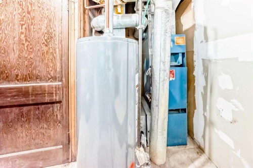 4809 60 Street Ne, Calgary, AB - Indoor Photo Showing Bathroom