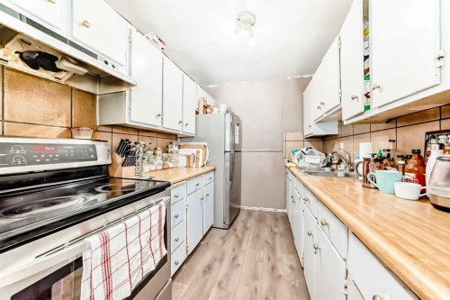 4809 60 Street Ne, Calgary, AB - Indoor Photo Showing Kitchen