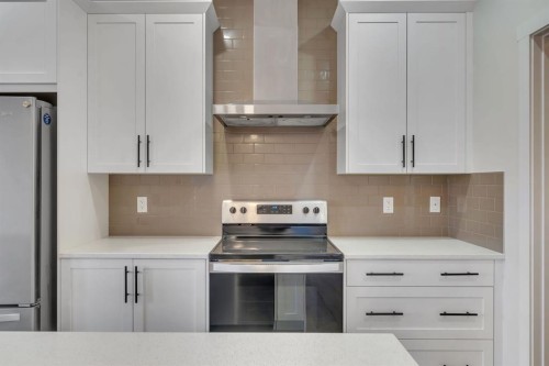 1489 Bayview Point Sw, Airdrie, AB - Indoor Photo Showing Kitchen
