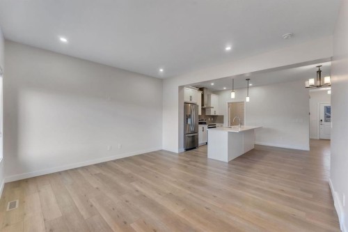 1489 Bayview Point Sw, Airdrie, AB - Indoor Photo Showing Kitchen