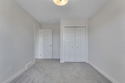1489 Bayview Point Sw, Airdrie, AB - Indoor Photo Showing Other Room