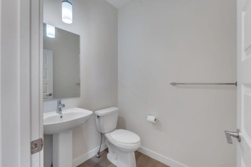 1489 Bayview Point Sw, Airdrie, AB - Indoor Photo Showing Bathroom