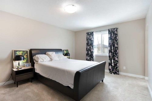 147 Morningside Mews Sw, Airdrie, AB - Indoor Photo Showing Bedroom