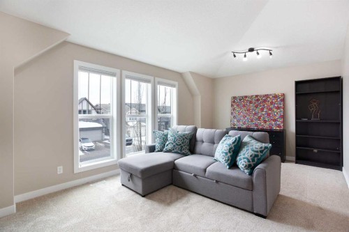 147 Morningside Mews Sw, Airdrie, AB - Indoor Photo Showing Living Room