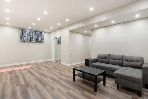 147 Morningside Mews Sw, Airdrie, AB - Indoor