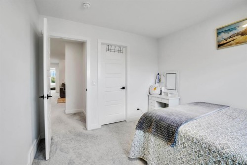 353 Walcrest View Se, Calgary, AB - Indoor Photo Showing Bedroom