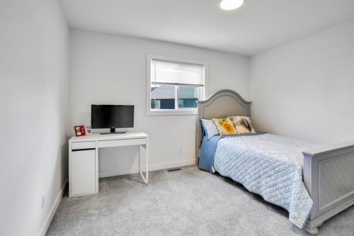 353 Walcrest View Se, Calgary, AB - Indoor Photo Showing Bedroom