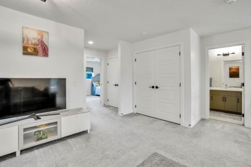 353 Walcrest View Se, Calgary, AB - Indoor Photo Showing Living Room
