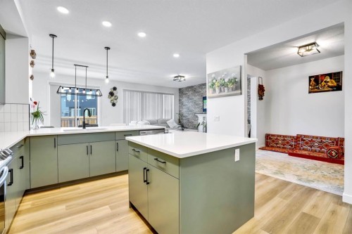 353 Walcrest View Se, Calgary, AB - Indoor Photo Showing Kitchen With Upgraded Kitchen