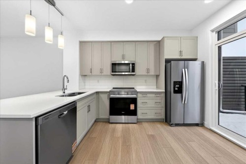 605-30 Rochester View Nw, Calgary, AB - Indoor Photo Showing Kitchen With Double Sink