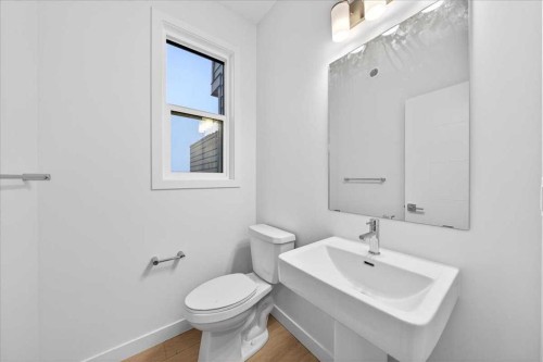 605-30 Rochester View Nw, Calgary, AB - Indoor Photo Showing Bathroom