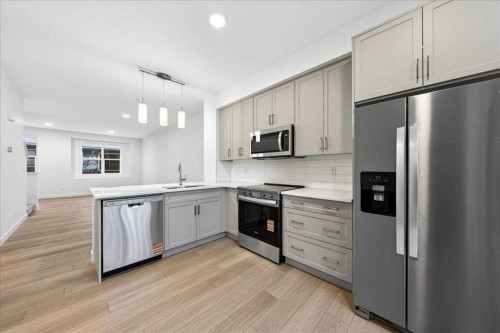 605-30 Rochester View Nw, Calgary, AB - Indoor Photo Showing Kitchen With Upgraded Kitchen