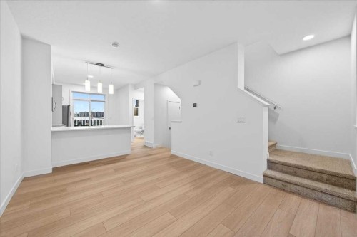 605-30 Rochester View Nw, Calgary, AB - Indoor Photo Showing Other Room