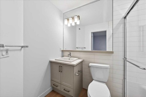 605-30 Rochester View Nw, Calgary, AB - Indoor Photo Showing Bathroom