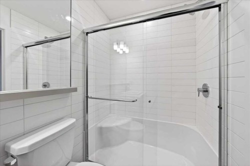 605-30 Rochester View Nw, Calgary, AB - Indoor Photo Showing Bathroom