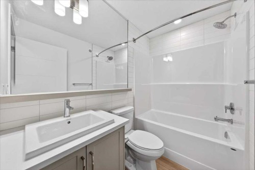 605-30 Rochester View Nw, Calgary, AB - Indoor Photo Showing Bathroom