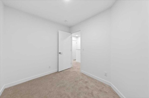 605-30 Rochester View Nw, Calgary, AB - Indoor Photo Showing Other Room