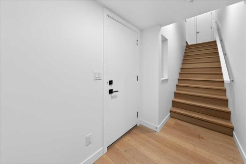 605-30 Rochester View Nw, Calgary, AB - Indoor Photo Showing Other Room