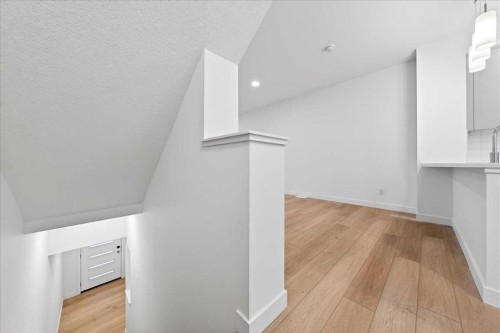 605-30 Rochester View Nw, Calgary, AB - Indoor Photo Showing Other Room