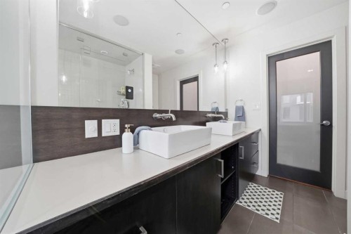 504-530 12 Avenue Sw, Calgary, AB - Indoor Photo Showing Bathroom