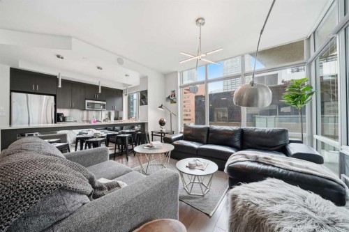 504-530 12 Avenue Sw, Calgary, AB - Indoor Photo Showing Living Room