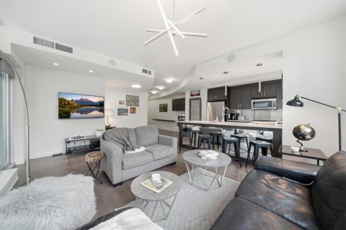 504-530 12 Avenue Sw, Calgary, AB - Indoor Photo Showing Living Room