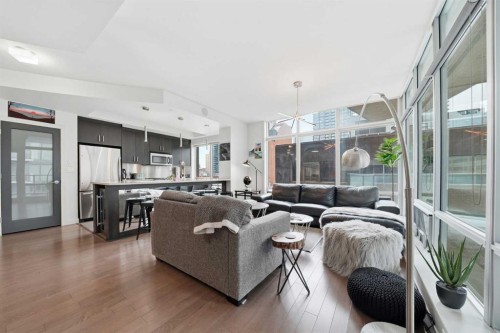 504-530 12 Avenue Sw, Calgary, AB - Indoor Photo Showing Living Room