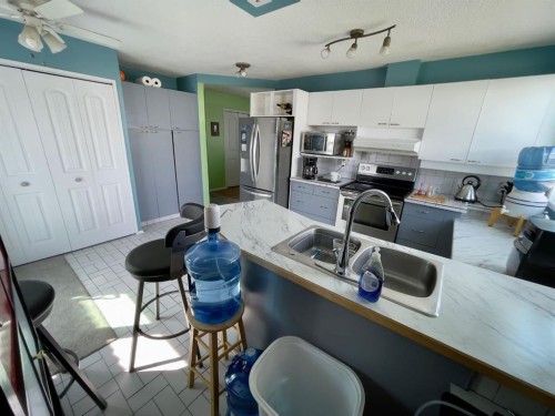 3311 Radcliffe Drive Se, Calgary, AB - Indoor Photo Showing Kitchen With Double Sink
