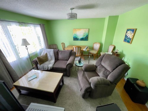 3311 Radcliffe Drive Se, Calgary, AB - Indoor Photo Showing Living Room