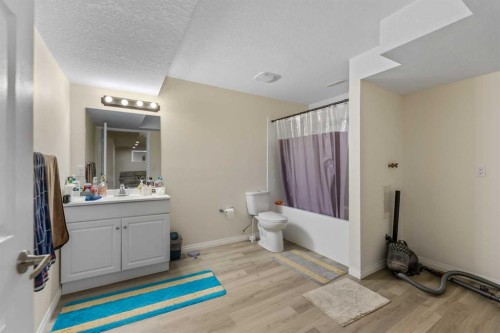 1148 Windhaven Close Sw, Airdrie, AB - Indoor Photo Showing Bathroom