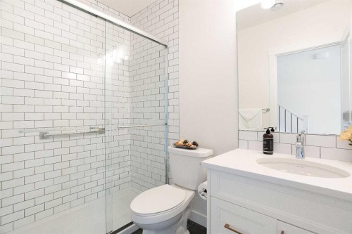 152 Cranbrook Gardens Se, Calgary, AB - Indoor Photo Showing Bathroom