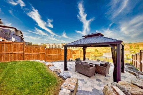 152 Cranbrook Gardens Se, Calgary, AB - Outdoor