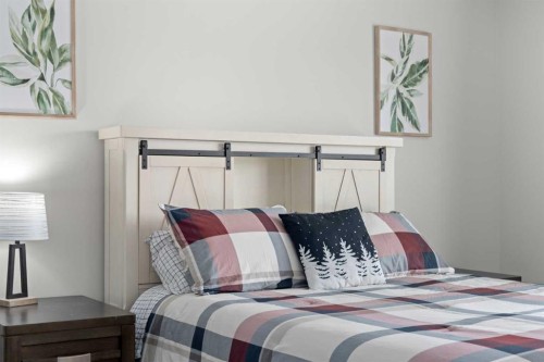 44 Cimarron Springs Circle, Okotoks, AB - Indoor Photo Showing Bedroom