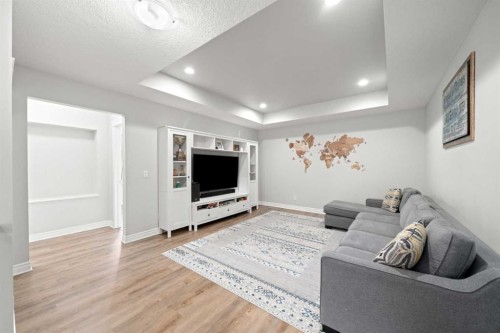 44 Cimarron Springs Circle, Okotoks, AB - Indoor Photo Showing Living Room