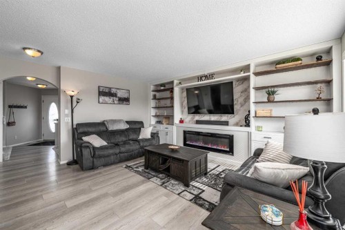 217 Bayside Place Sw, Airdrie, AB - Indoor Photo Showing Living Room With Fireplace