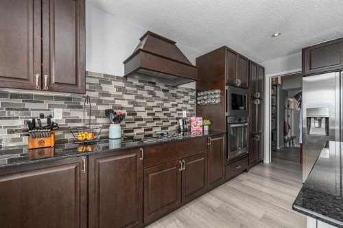 217 Bayside Place Sw, Airdrie, AB - Indoor Photo Showing Kitchen
