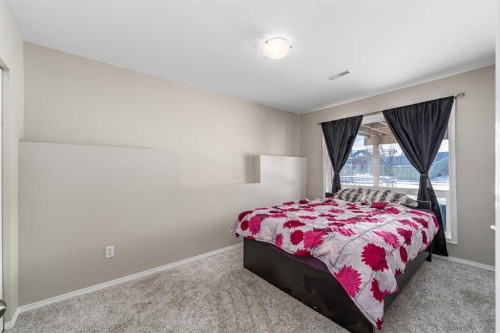 217 Bayside Place Sw, Airdrie, AB - Indoor Photo Showing Bedroom