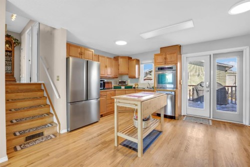 36 Alpine Crescent Se, Airdrie, AB - Indoor Photo Showing Kitchen