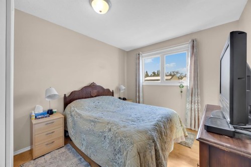 36 Alpine Crescent Se, Airdrie, AB - Indoor Photo Showing Bedroom