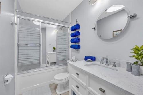 36 Alpine Crescent Se, Airdrie, AB - Indoor Photo Showing Bathroom