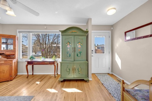 36 Alpine Crescent Se, Airdrie, AB - Indoor Photo Showing Other Room