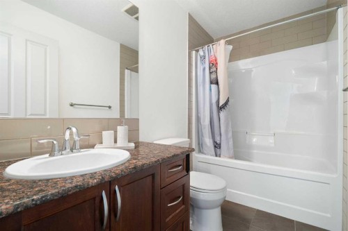 44 Cougar Ridge Green, Calgary, AB - Indoor Photo Showing Bathroom