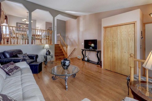 19 Everglade Drive Se, Airdrie, AB - Indoor Photo Showing Living Room