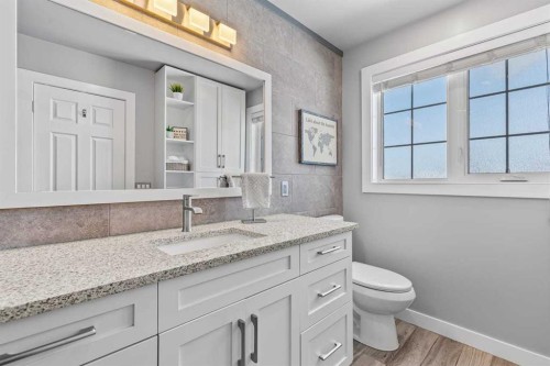 9759 Sanderling Way Nw, Calgary, AB - Indoor Photo Showing Bathroom
