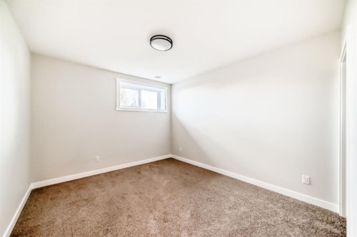 1102 Clover Close, Carstairs, AB - Indoor Photo Showing Other Room