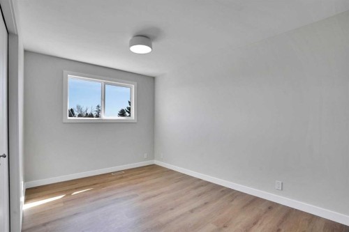 248 Madeira Place Ne, Calgary, AB - Indoor Photo Showing Other Room