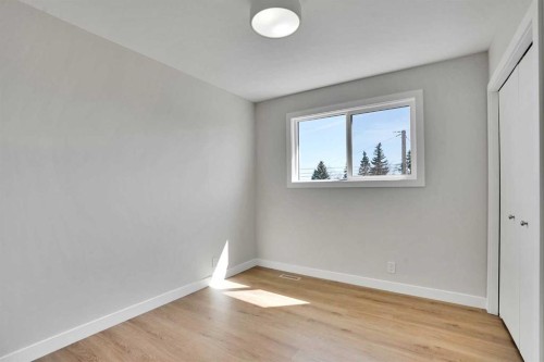 248 Madeira Place Ne, Calgary, AB - Indoor Photo Showing Other Room