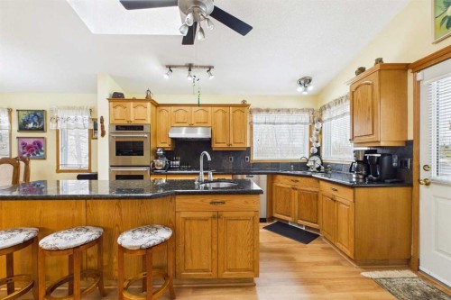 535 Cimarron Point, Okotoks, AB - Indoor Photo Showing Kitchen