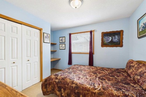 535 Cimarron Point, Okotoks, AB - Indoor Photo Showing Bedroom