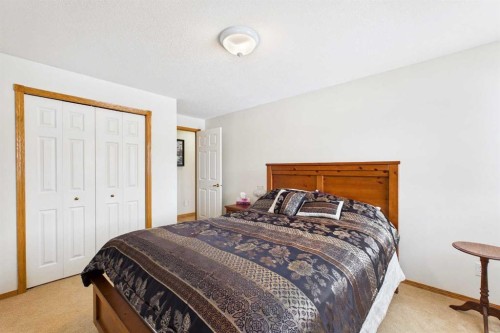 535 Cimarron Point, Okotoks, AB - Indoor Photo Showing Bedroom